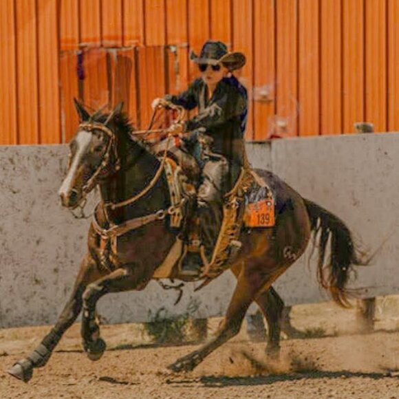 Meet your Posher, Michelle - Picture 1 of 16